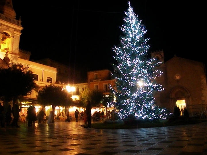 Albero di Natale in Piazza foto - capodanno a taormina